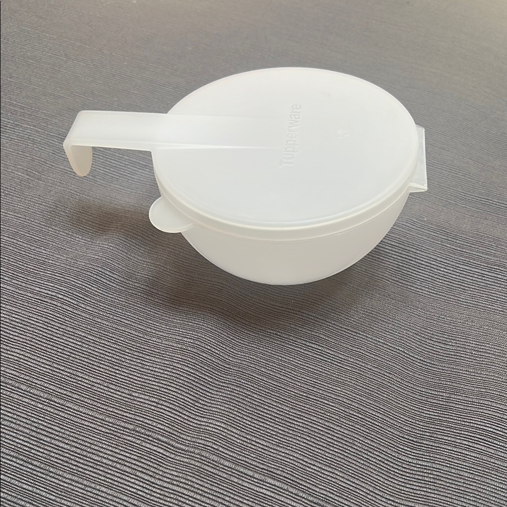 VINTAGE TUPPERWARE FORGET ME NOT FOOD STORAGE CONTAINER